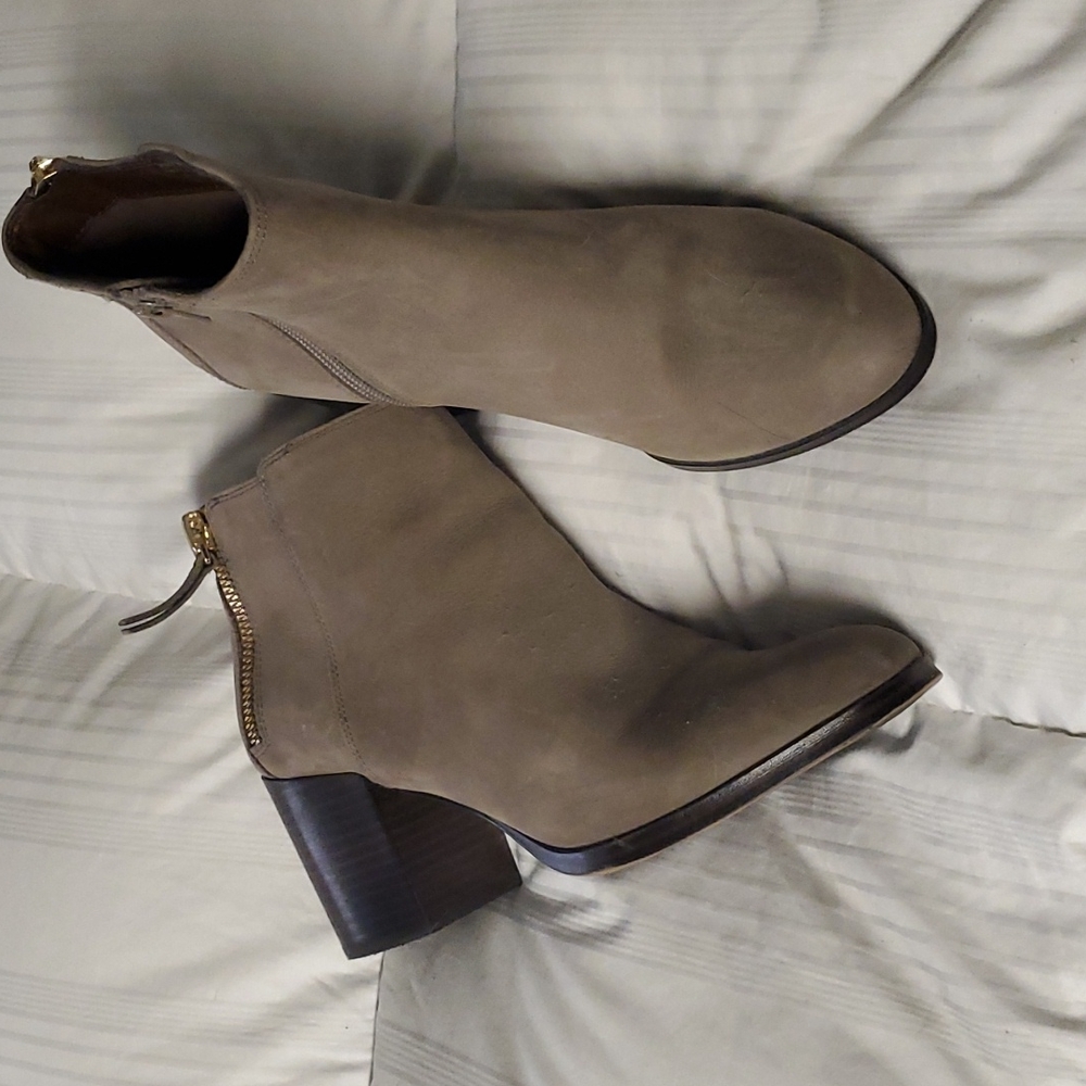 Aldo gray leather 2.5 inch bootie